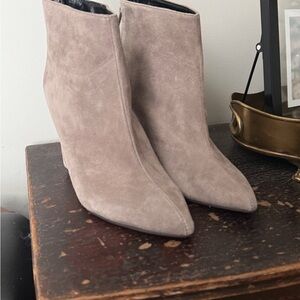 New Unworn Dolce Vita Taupe Suede Heeled Boots